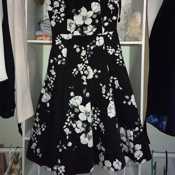WHBM Floral Retro Dress - Picture 2 of 7